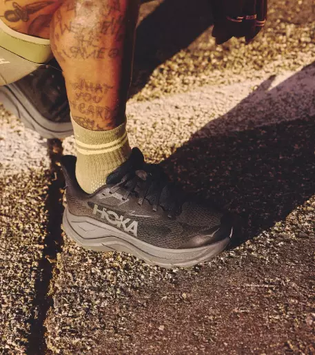 imagen de marca hoka