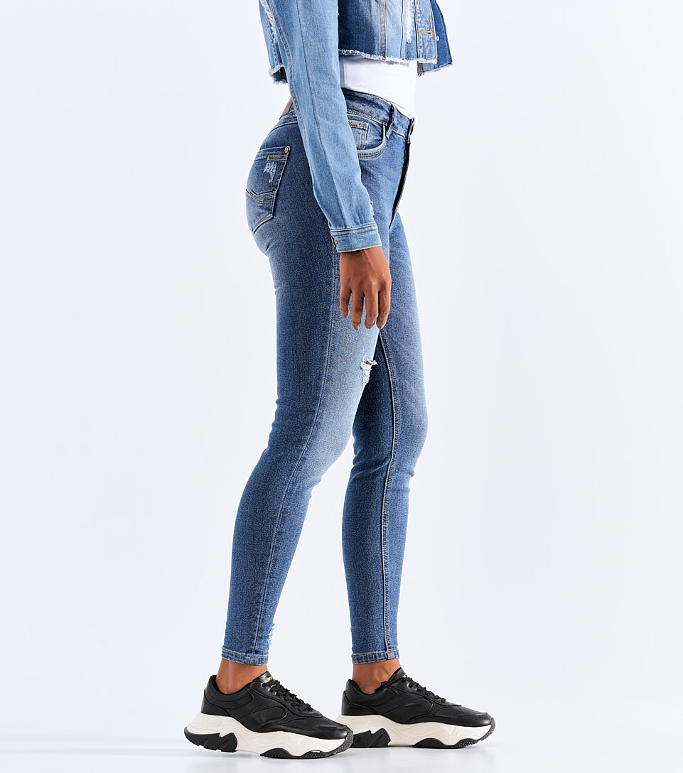 Jean Para Mujer Con Proceso Medio Y Rotos Unser 828324 AZ