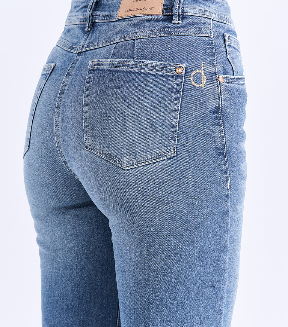 Jean Para Mujer Bota Flare Con Proceso Claro Praga Matilda Derek 827860 AZ