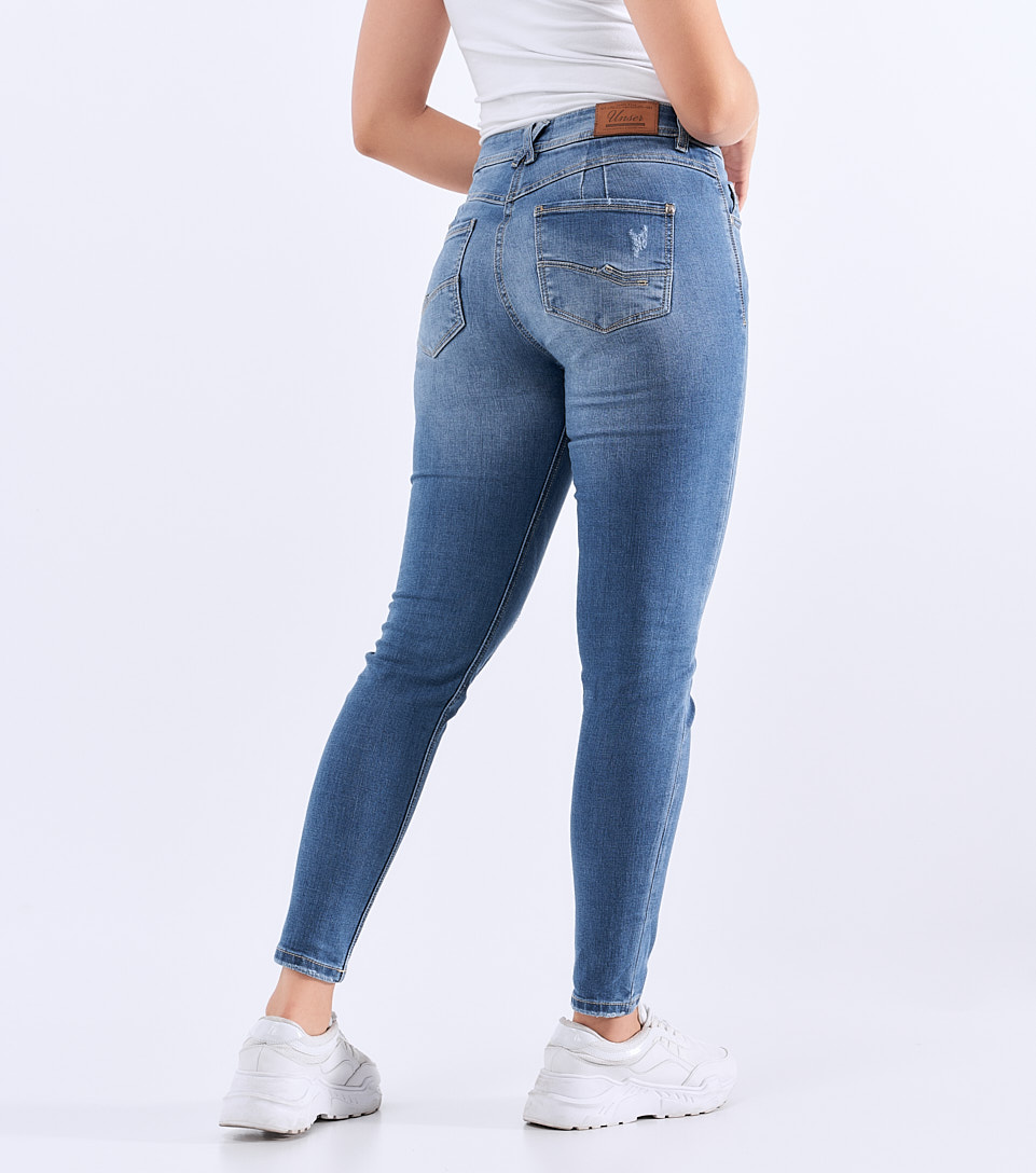Jean Para Mujer Con Proceso Medio Y Rotos Unser 826869 AZ