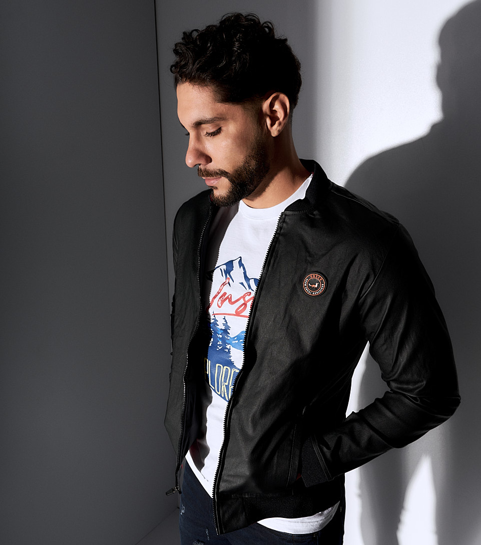 Chaqueta Para Hombre Tipo Cuerina Con Cortes Y Cremallera Unser 826906 NG