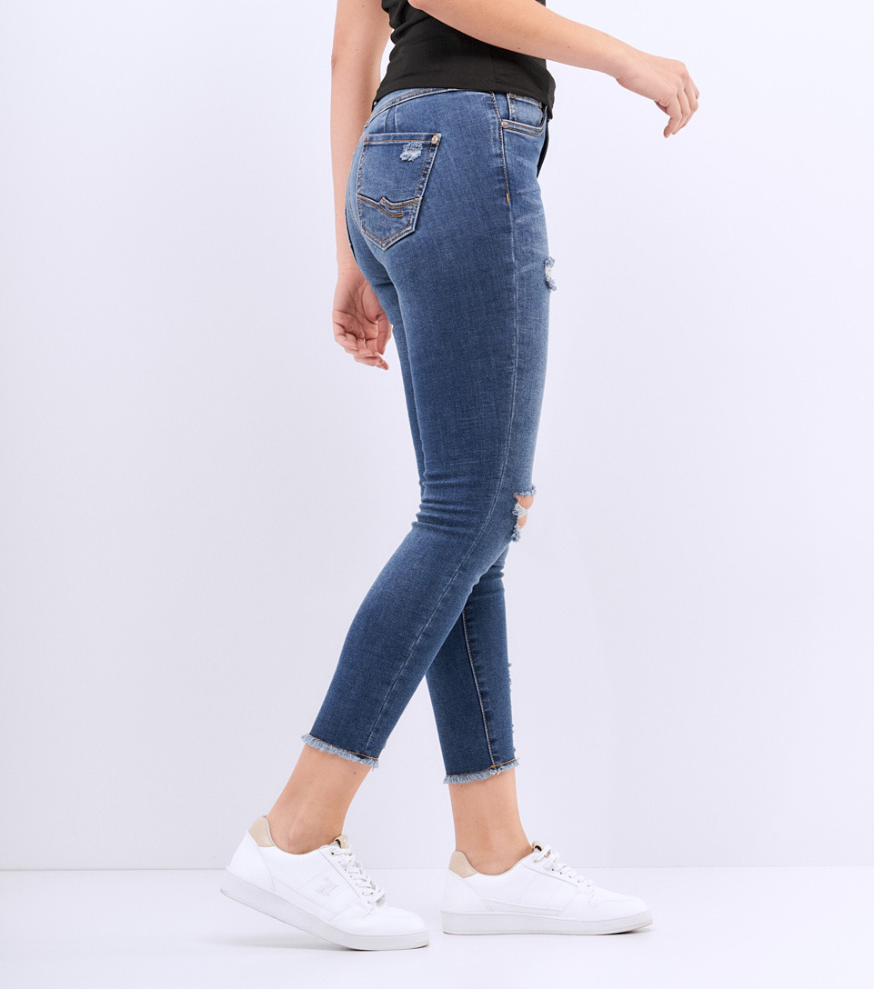 Jean Para Mujer Con Proceso Medio Y Rotos Unser 826966 AZ