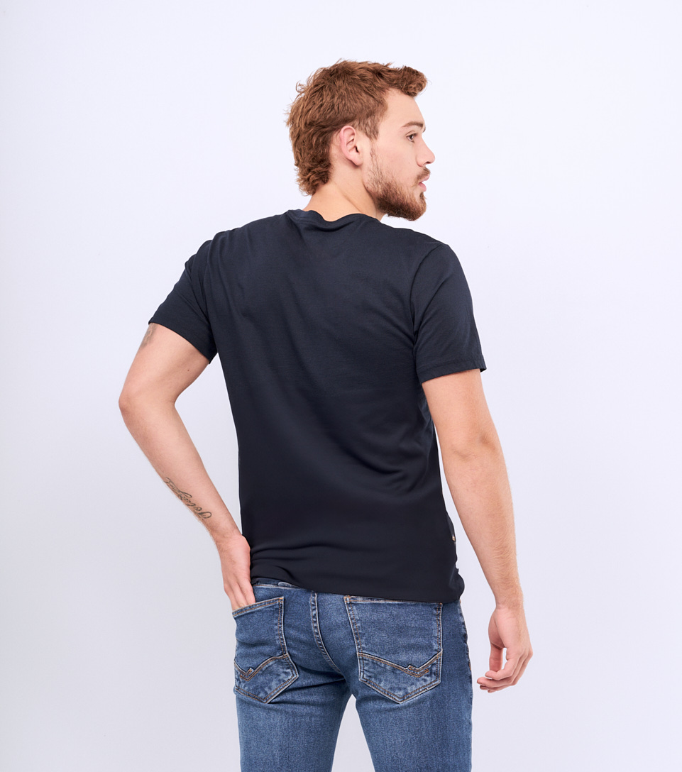 T Shirt Para Hombre Molderia Comfort Unicolor Con Estampado En Delantero Unser 829544 AZ