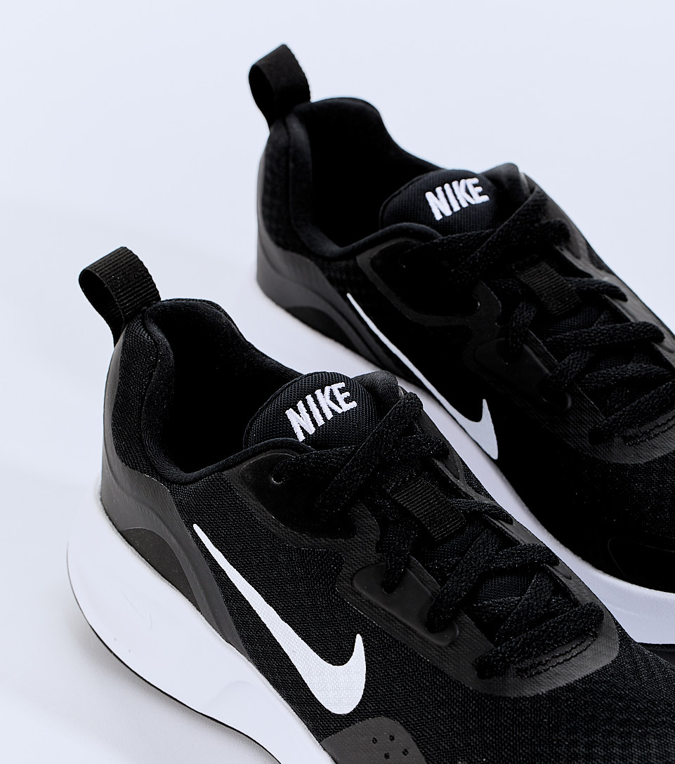 Outfit Con Tenis Nike Negro Mujer Las Zapatillas Negras Clásicas