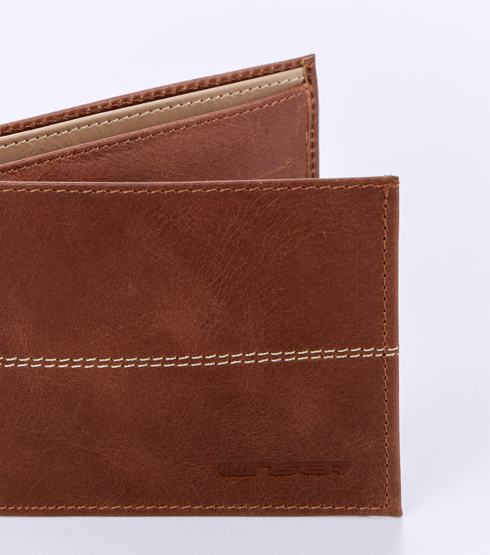 Billetera Para Hombre Unicolor Con Repujado Texto Unser 830942 CF