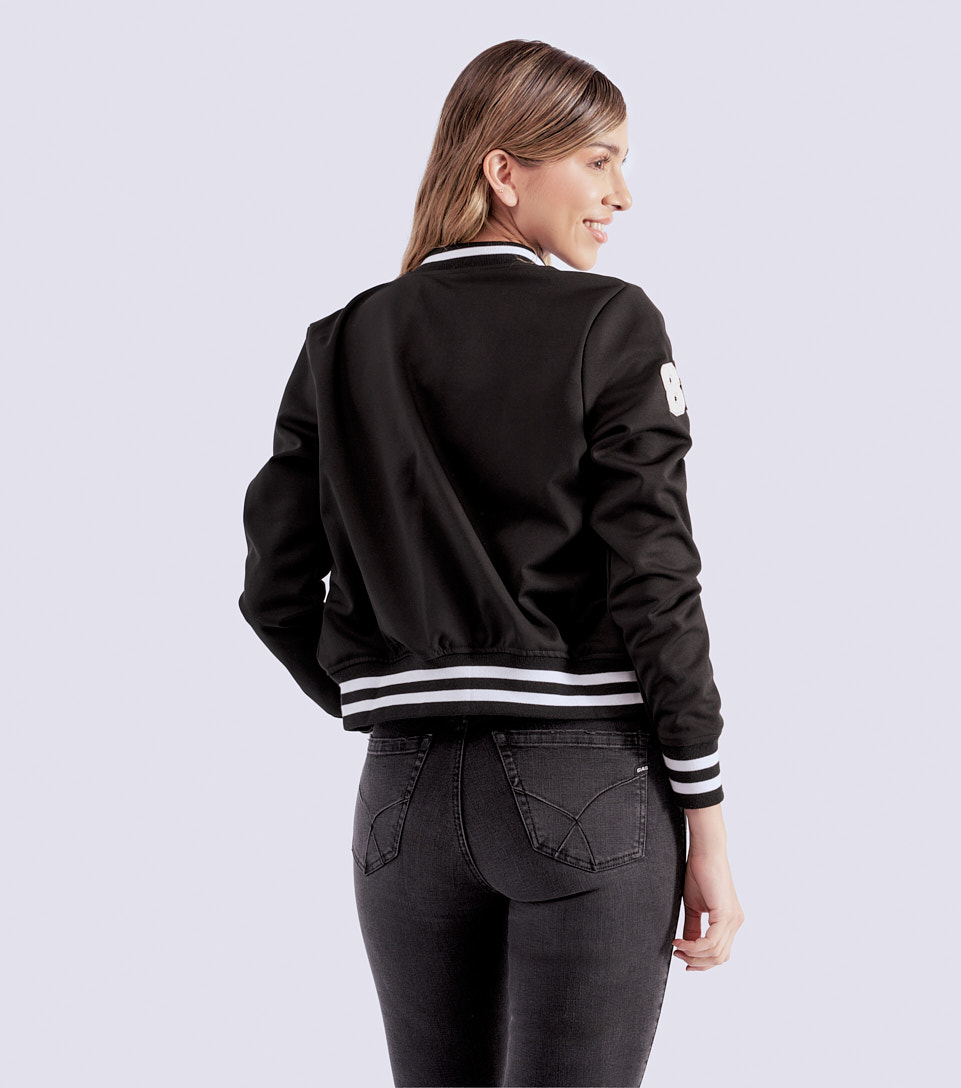 Chaqueta Para Mujer Varsity Unicolor Con Broches Para Ajustar Unser 830851 NG