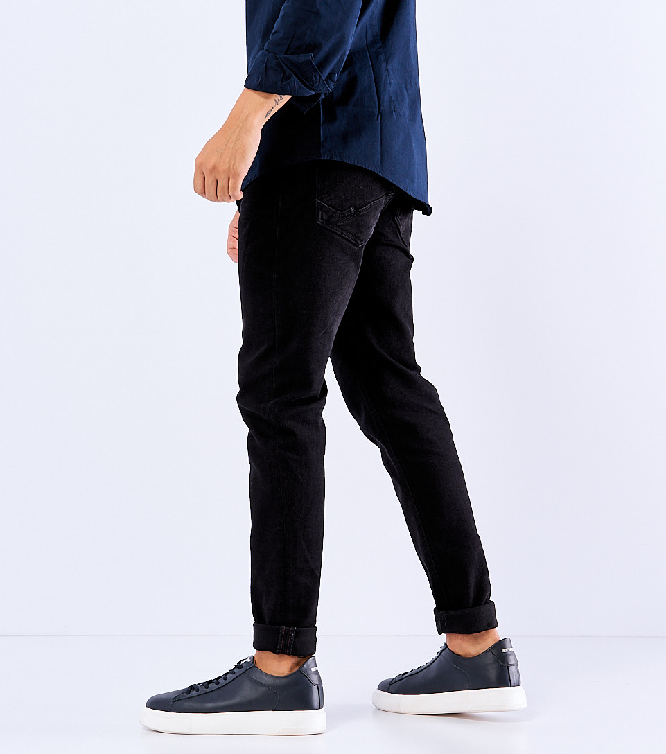 Suéter Outfit Jean Negro Y Tenis Tenis Con Pantalon Negro Pantalón