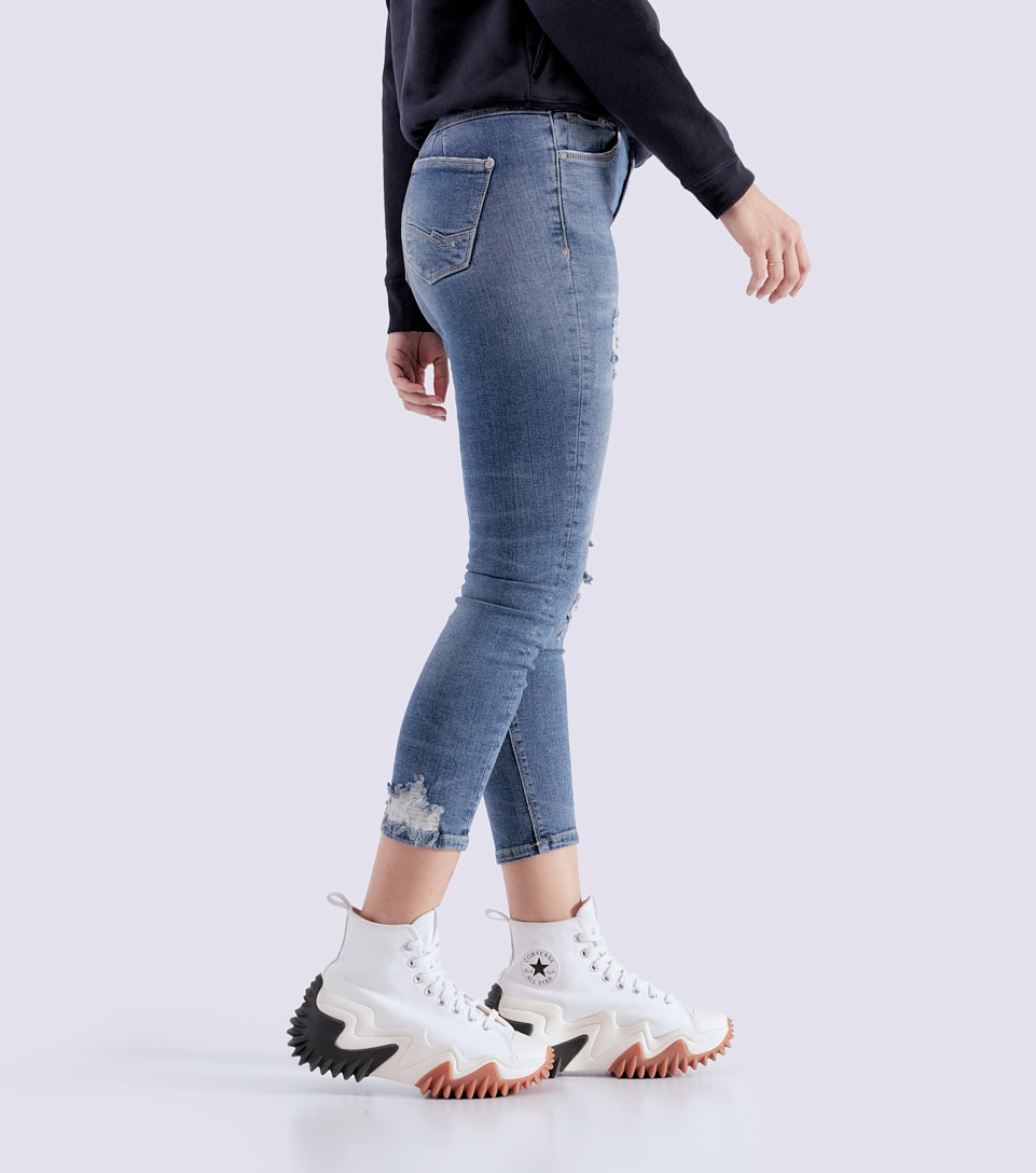 Jean Para Mujer Con Proceso Medio Y Rotos Unser 823669 AZ