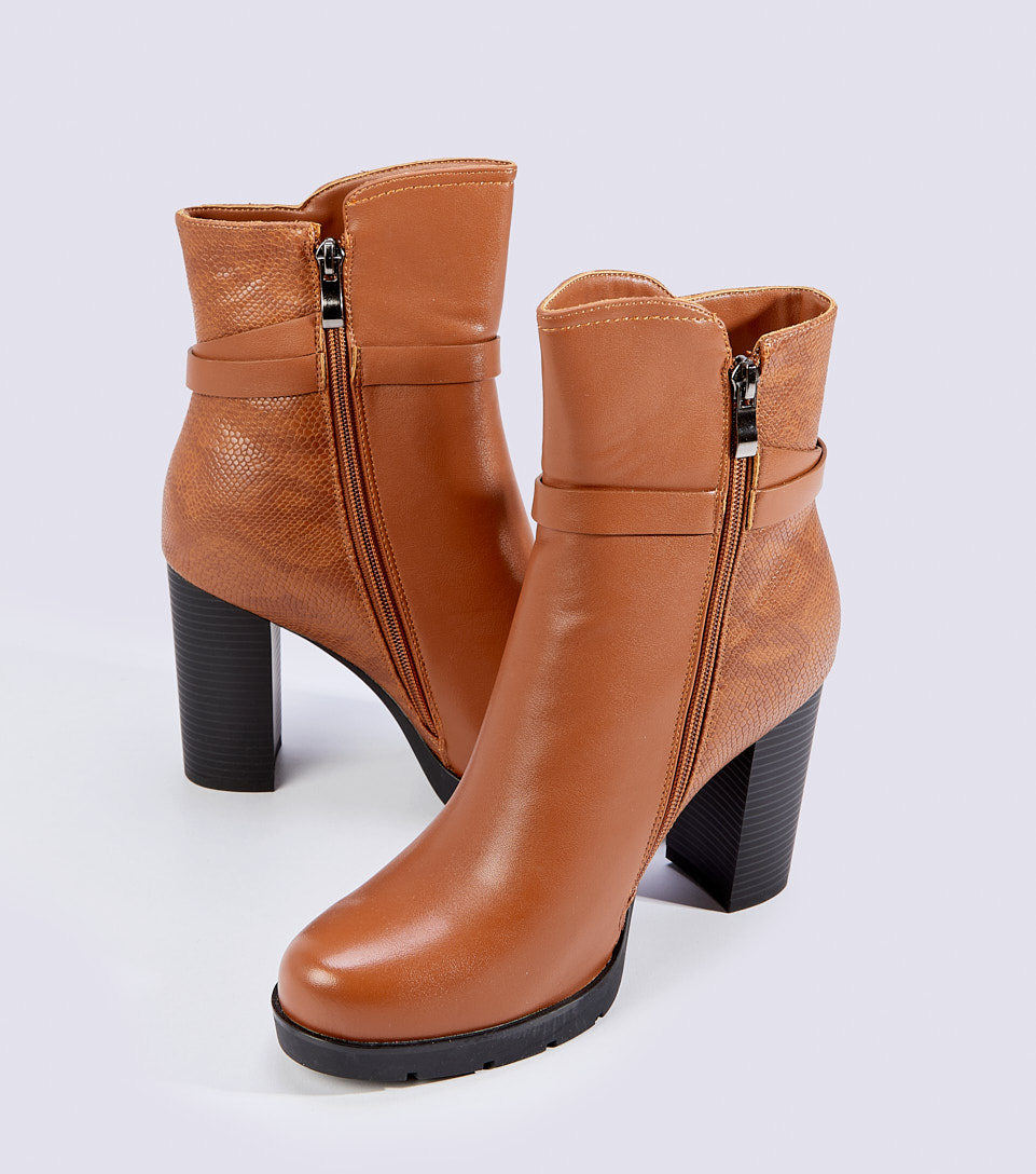 Bota Para Mujer Cana Media Tacon Derek 825777 CM