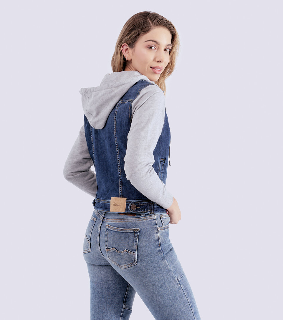 Chaqueta Para Mujer En Indigo Con Capota Y Manga En Burda Unser 830850 AZ
