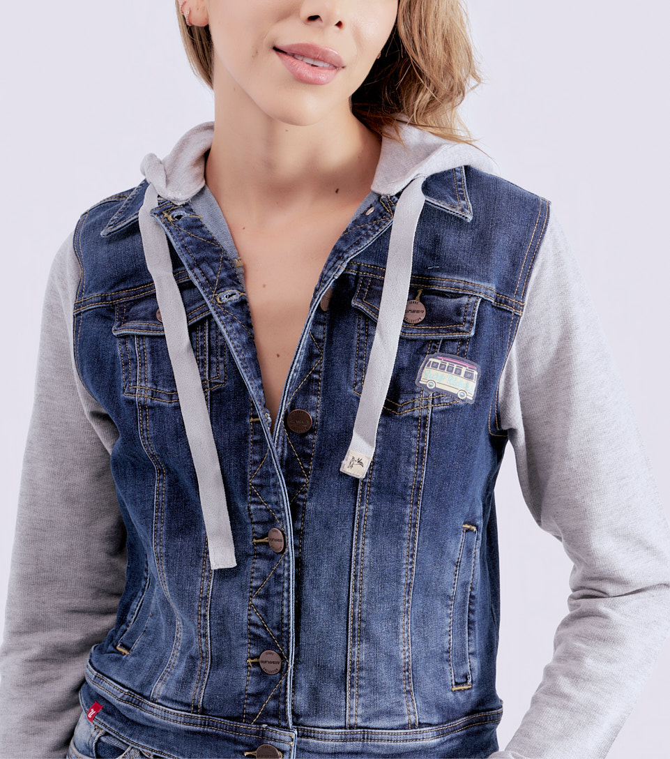 Chaqueta Para Mujer En Indigo Con Capota Y Manga En Burda Unser 830850 AZ