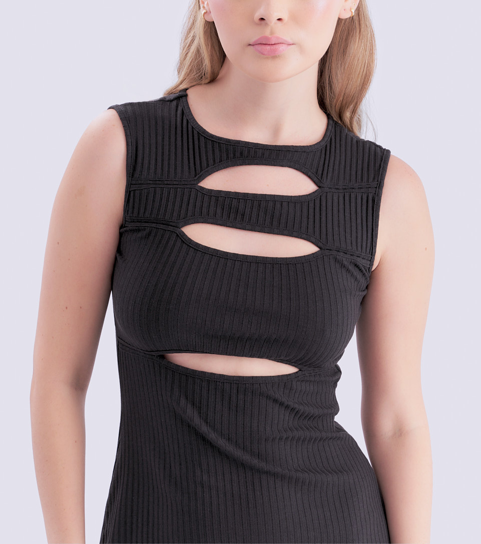 Maca Vestido Unicolor Midi Con Cut Out Typer 832106 