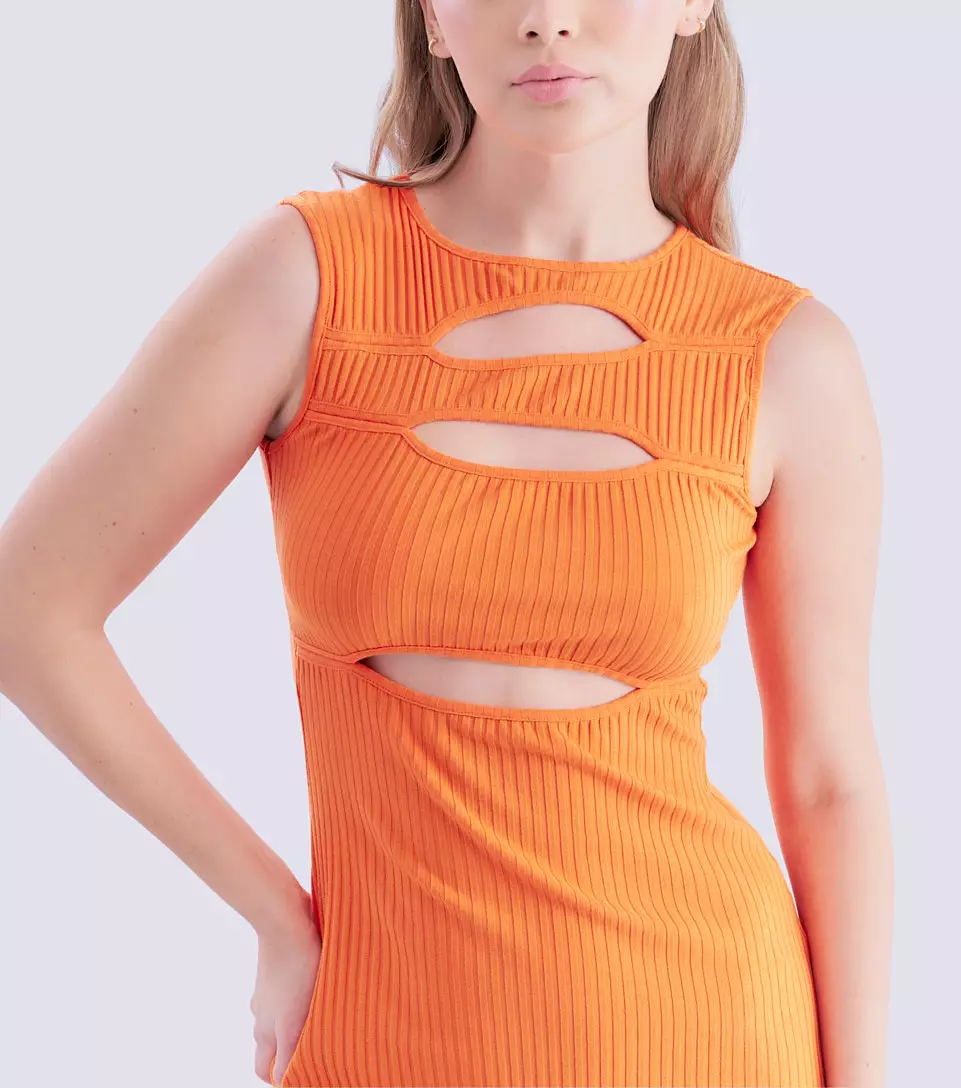 Maca Vestido Unicolor Midi Con Cut Out TyperNJ
