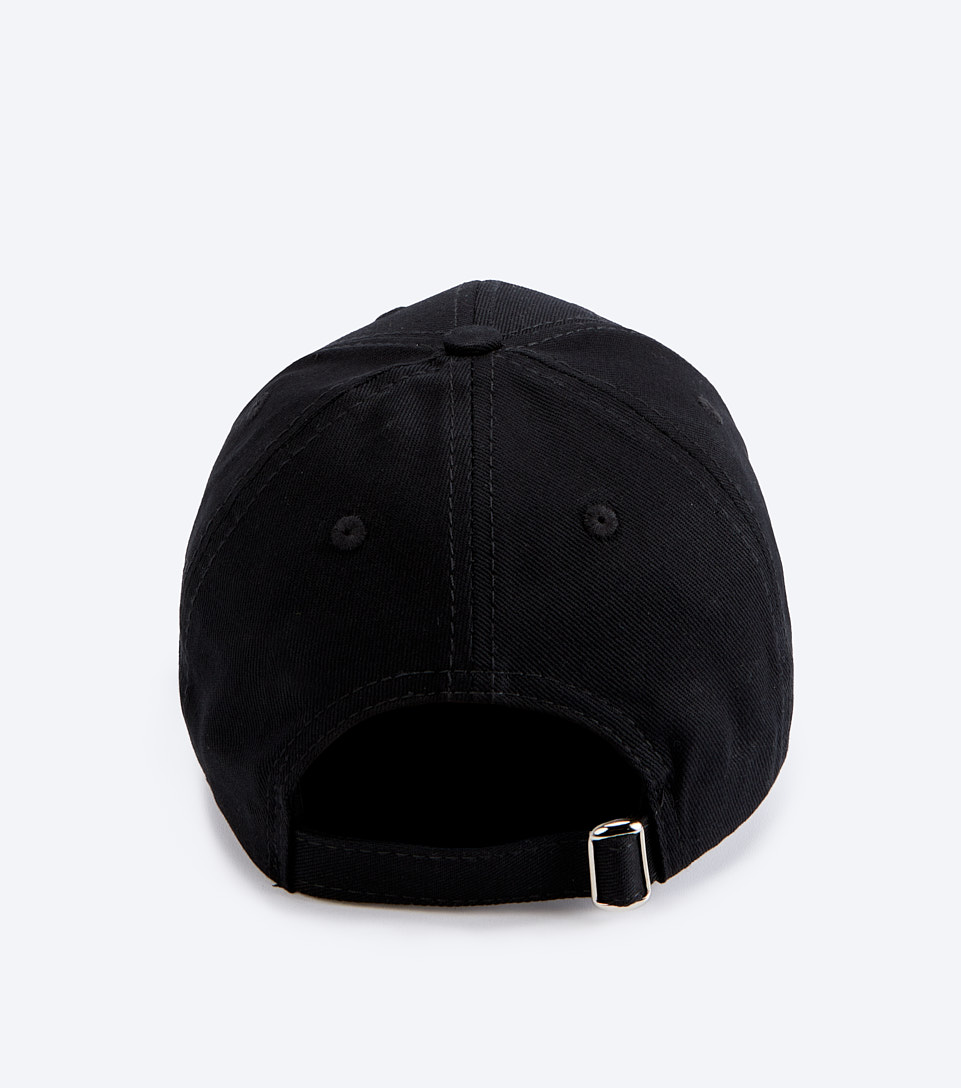 Gorra Unicolor Para Mujer Con Bordado Katia Derek 832474 NG