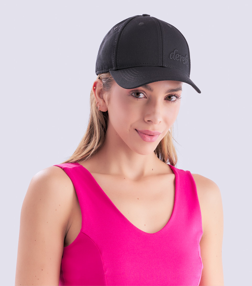 Gorra Unicolor Para Mujer Con Bordado Katia Derek 832474 NG