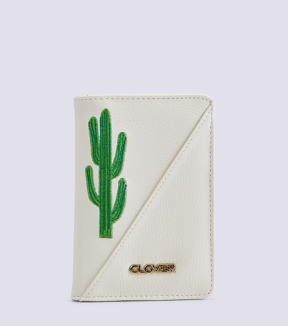 Susi Porta Pasaporte Bordado CloverAR