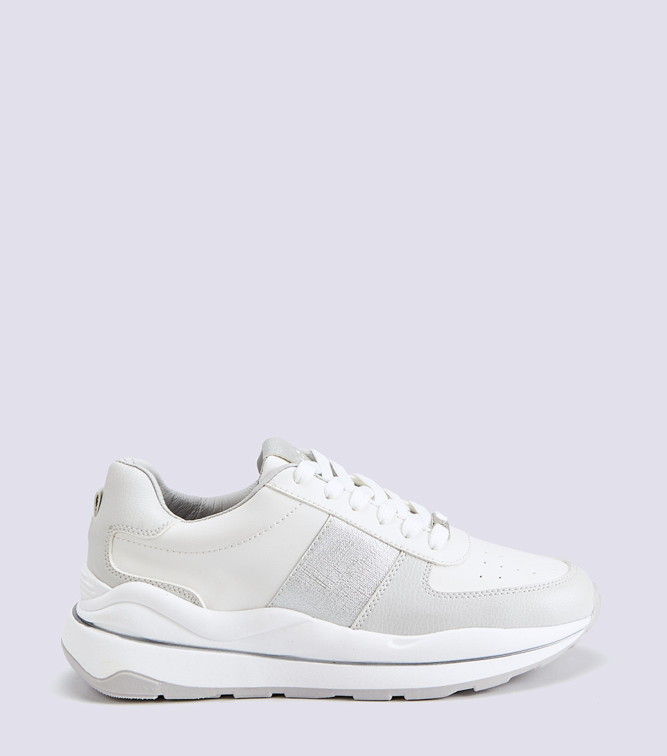 Tenis Para Mujer Color Blanco Con Detalle En Acabado Silver DerekBL