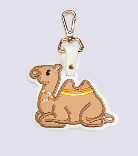 Karen Llavero De Camello CloverAR