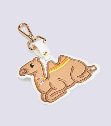 Karen Llavero De Camello CloverAR