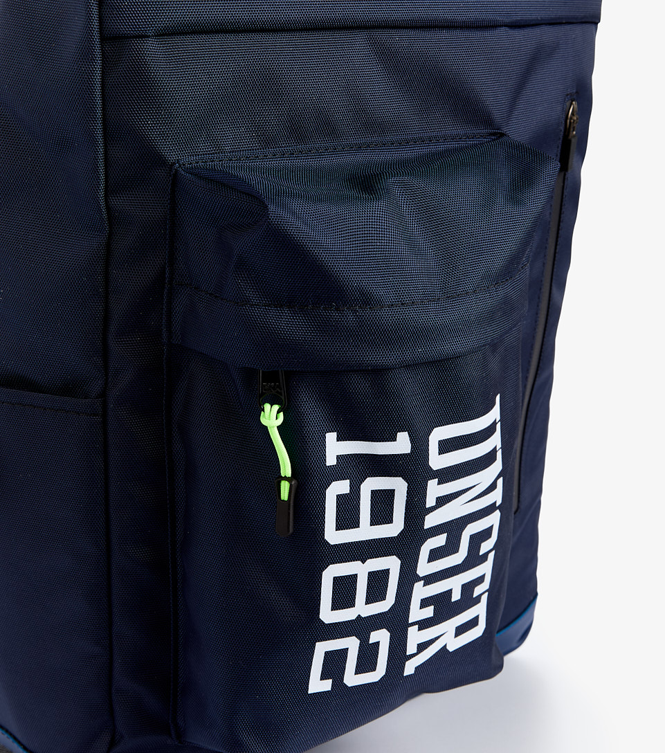 Morral Para Hombre Unicolor Con Bolsillos Y Texto Unser 832971 AZ