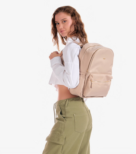 Bolso Para Mujer Tipo Morral Con Herrajes Dorados Shannon DerekAR