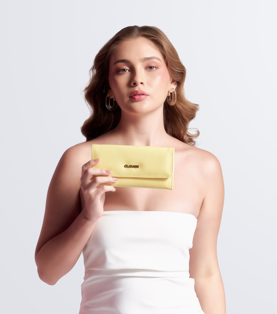 Elly Billetera Unicolor Con Monedero Removible Clover 821128 AM