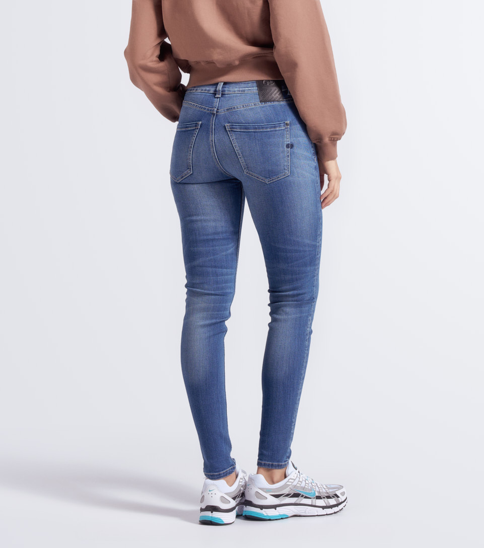 Leslie Jean Femenino Groggy 833846 AD