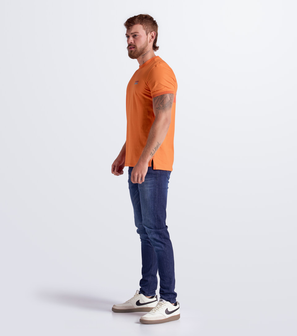 T Shirt Para Hombre Molderia Comfort Unicolor Con Estampado Unser 833232 AZ