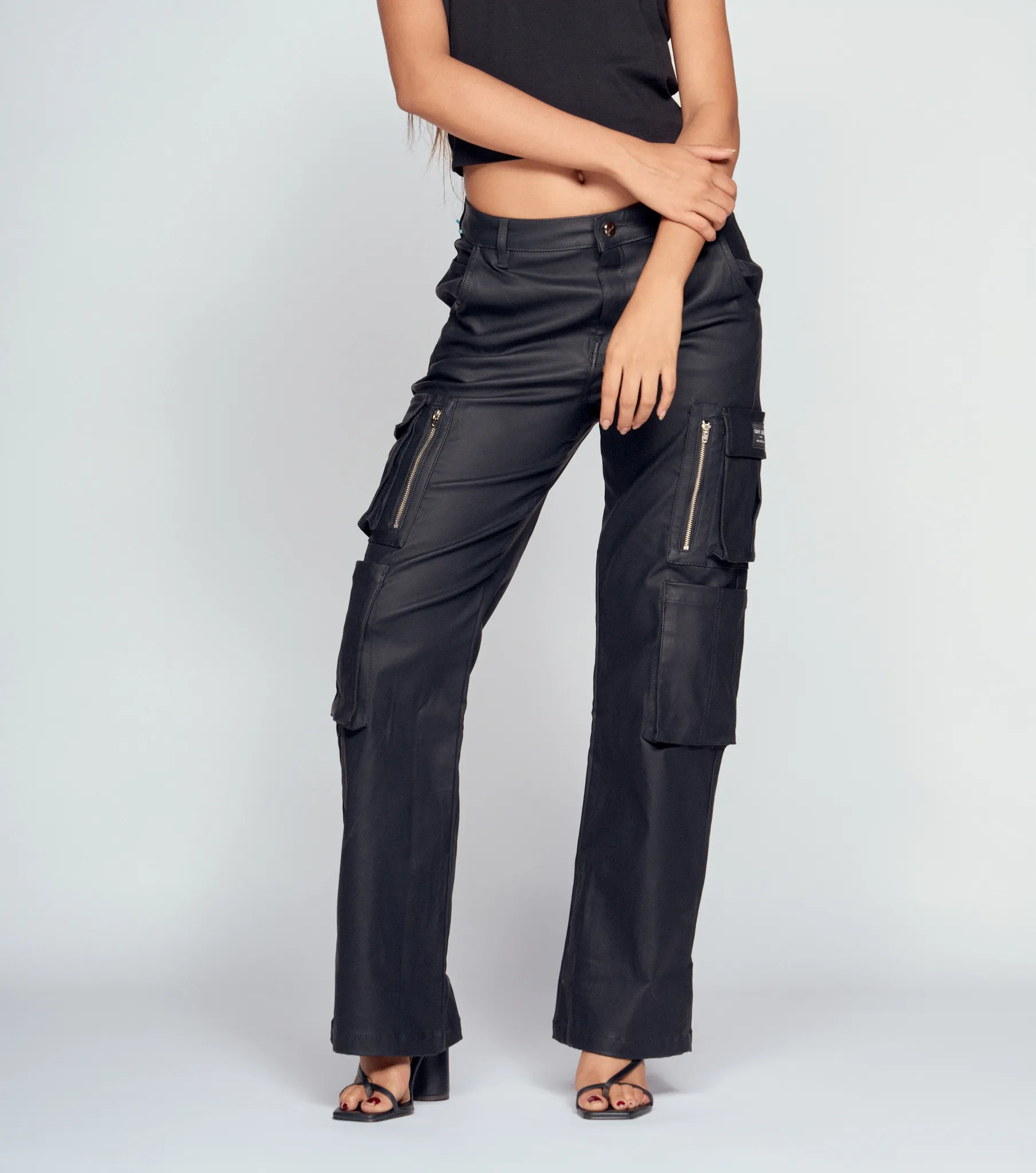 Jean Tipo Cargo En Cuerina Praga Charlize Derek 833749 NG