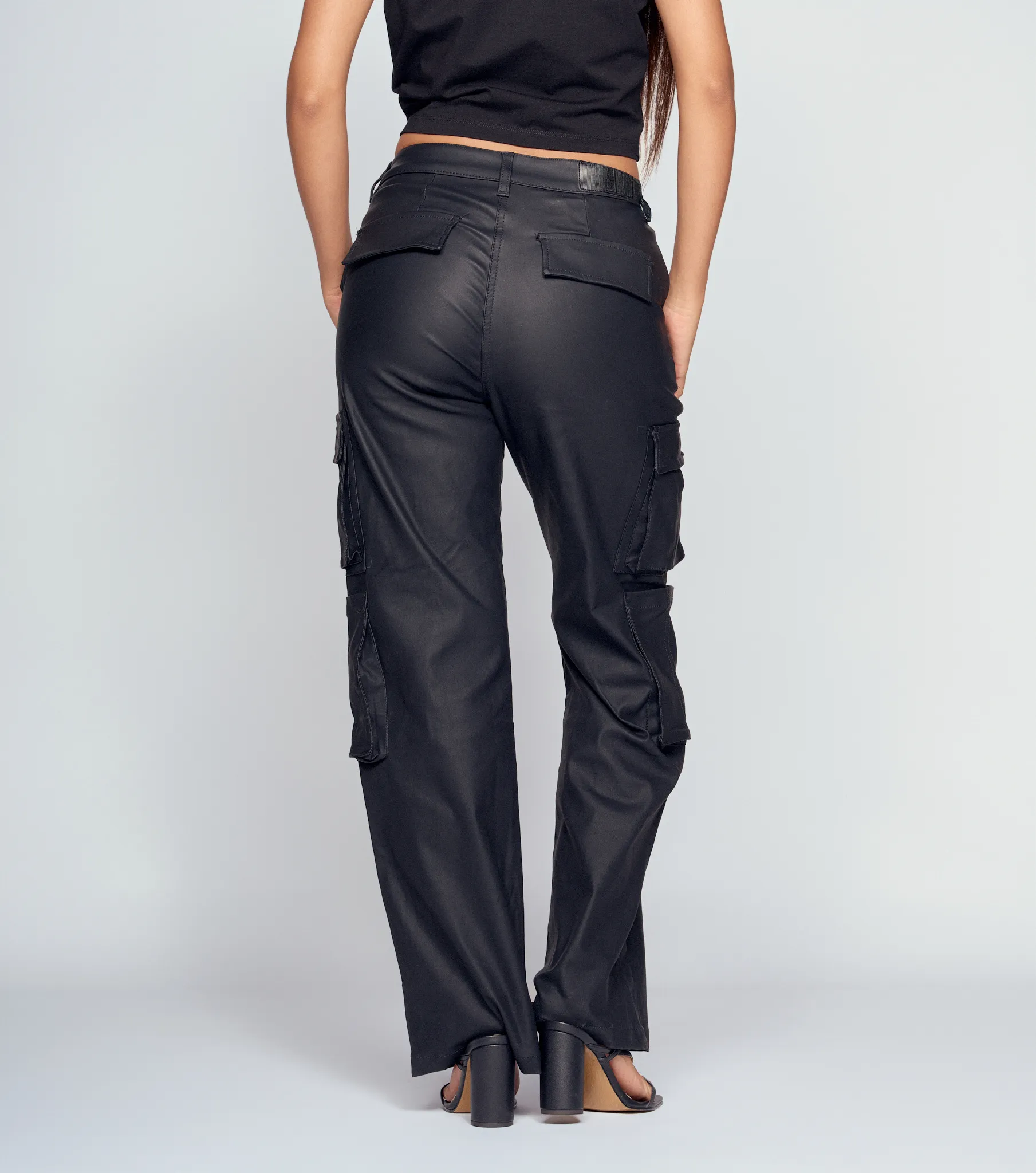 Jean Tipo Cargo En Cuerina Praga Charlize Derek 833749 NG