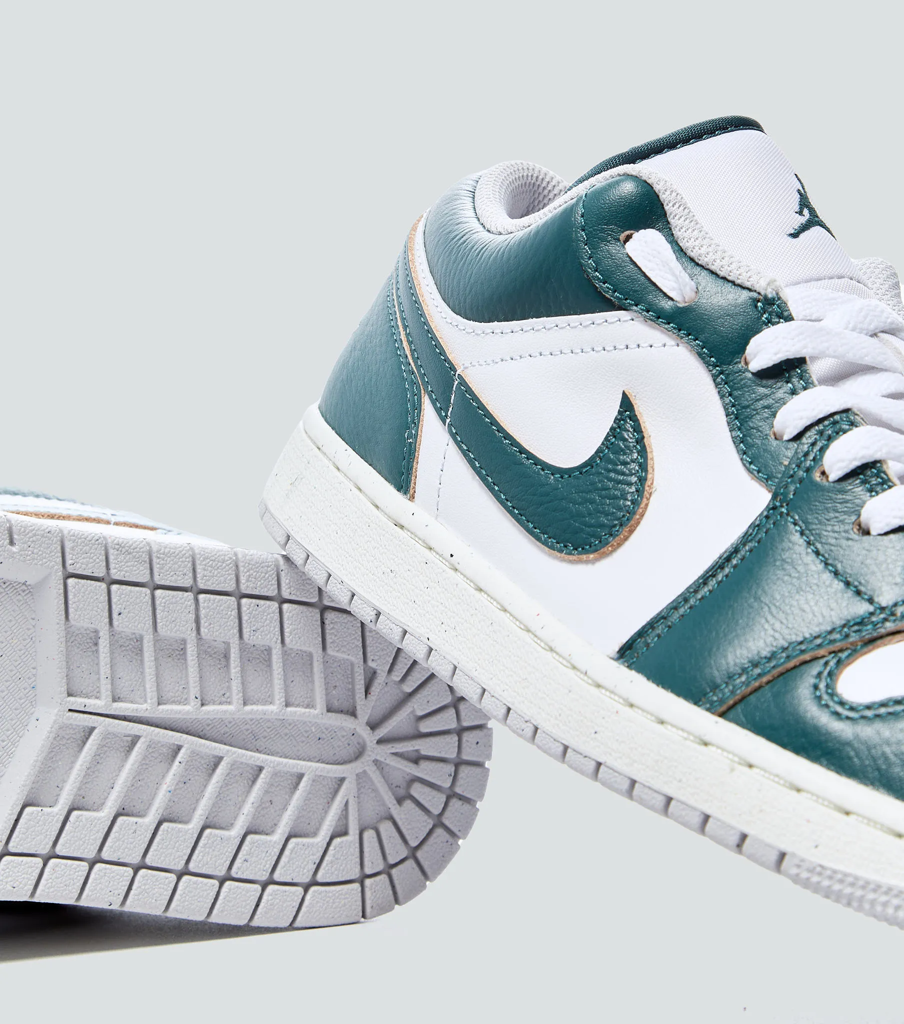 Tenis Nike Air Jordan Mid 130042 VD