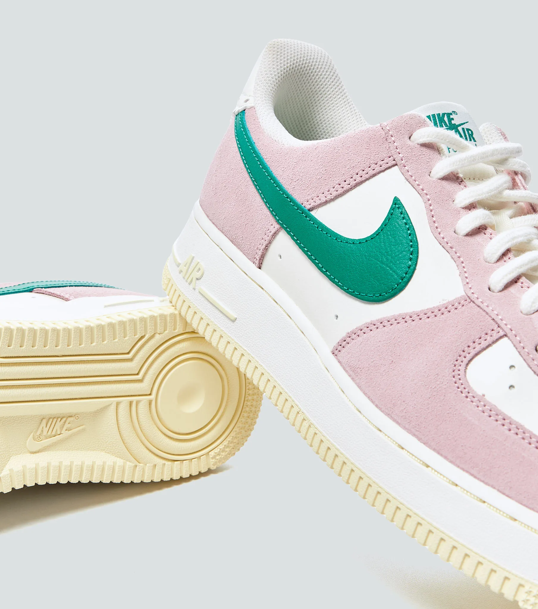 Tenis Nike Air Force 1 07  Lv8 130043 RS