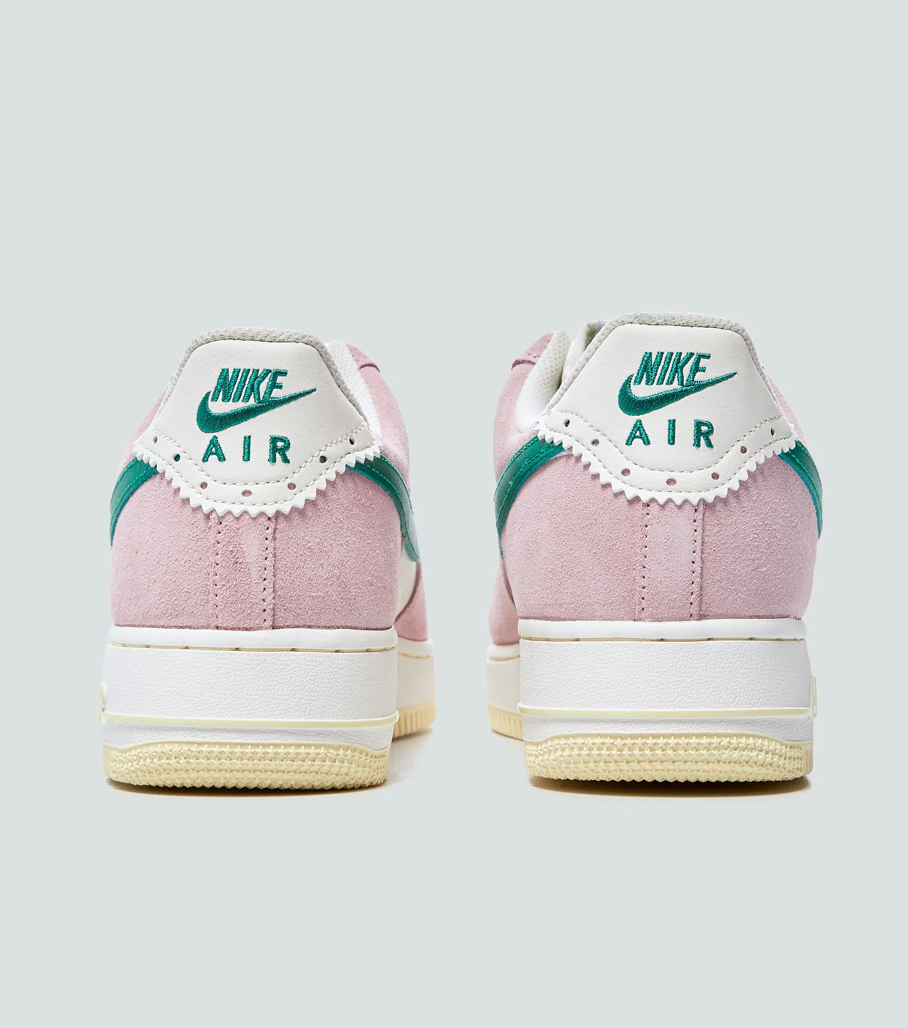 Tenis Nike Air Force 1 07 Lv8 130043 RS