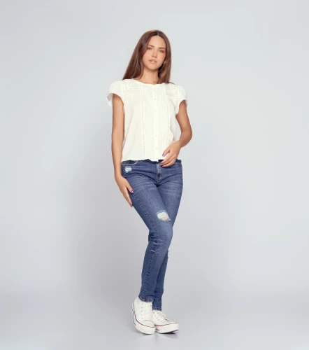 Kloe Blusa Unicolor Con Encaje Y Alforzas UnserBL