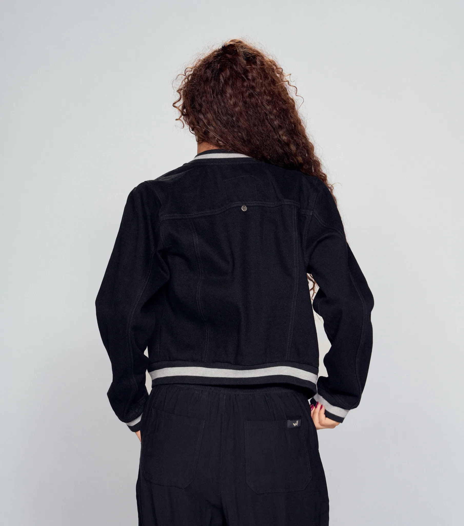 Amanda Chaqueta En Indigo Con Parches Y Tejidos Unser 830849 NG