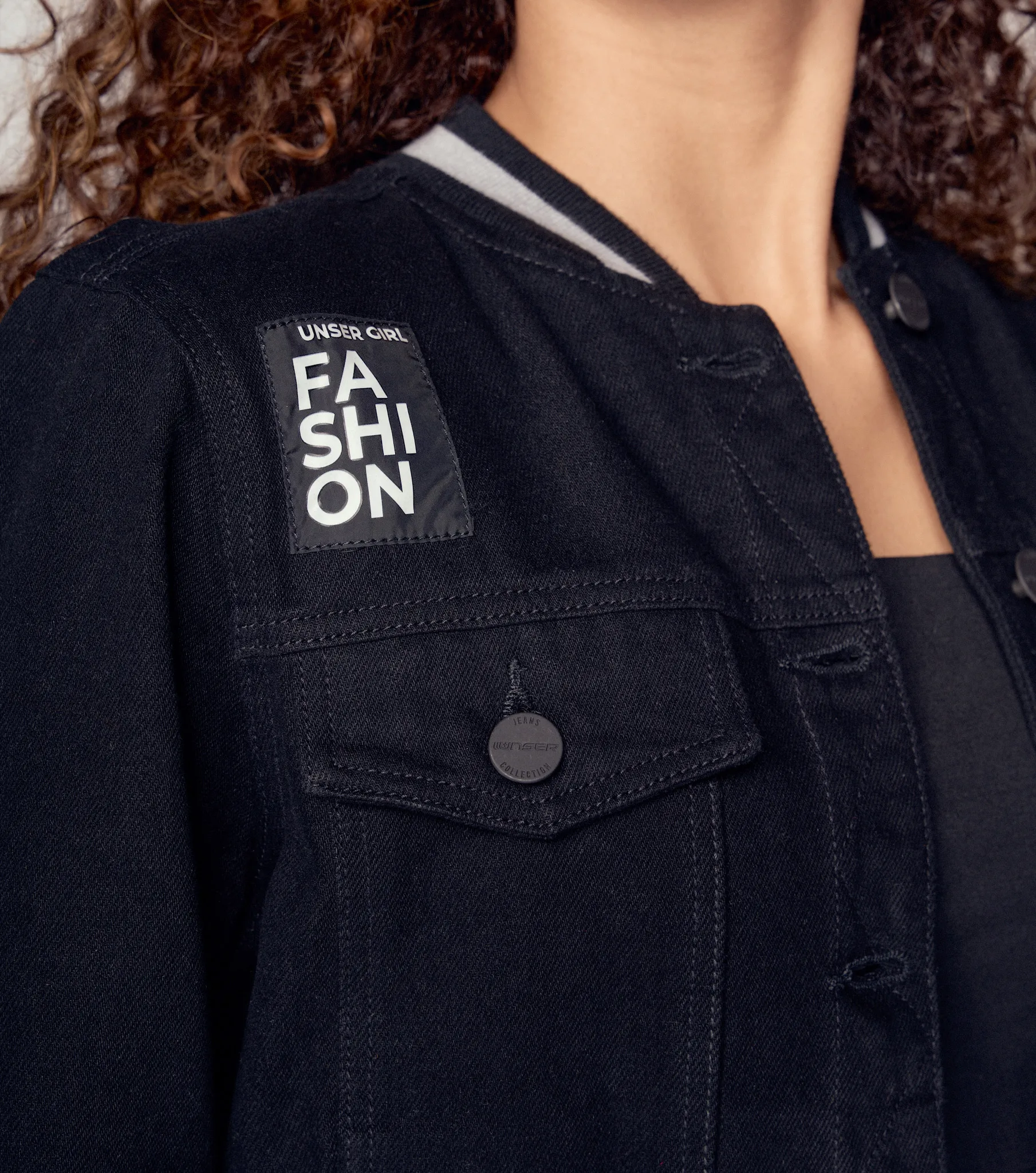 Amanda Chaqueta En Indigo Con Parches Y Tejidos Unser 830849 NG