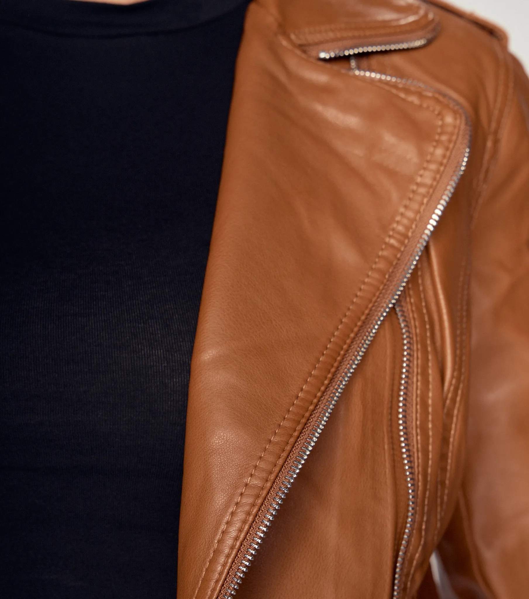 Chaqueta Para Mujer En Polipiel Derek 828223 AR