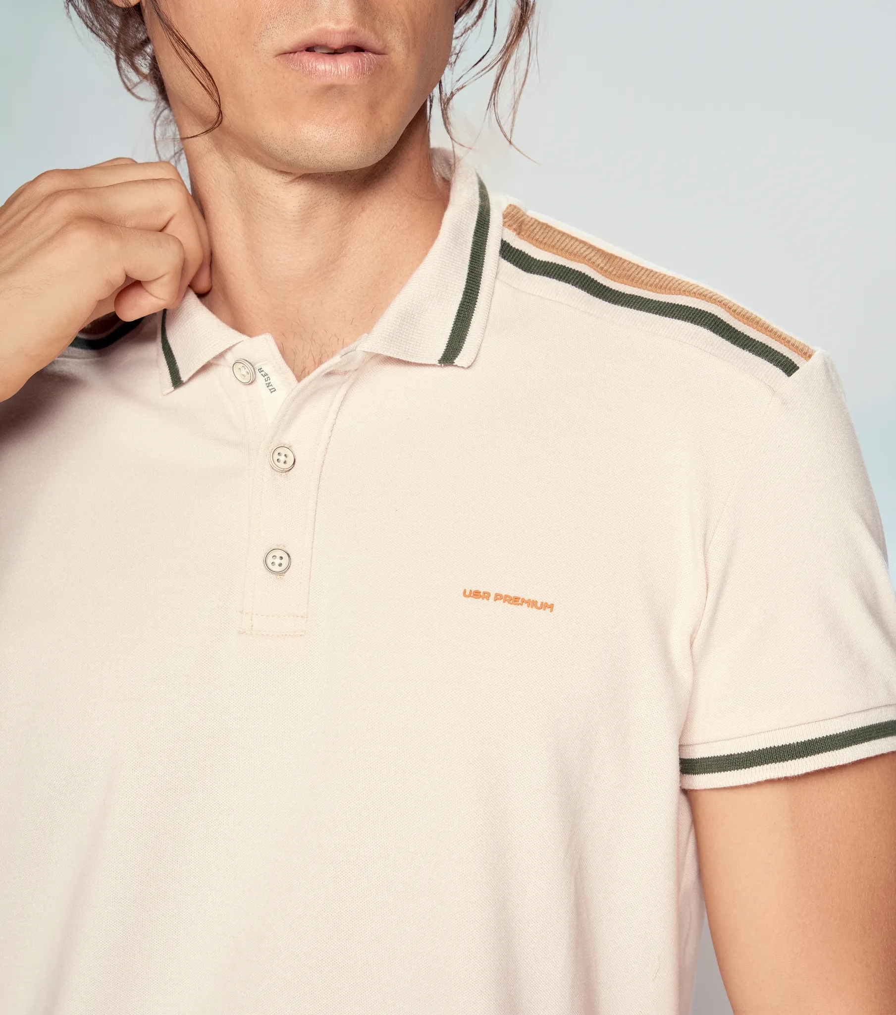 Comfort Jhonas Unicolor Con Hombro Cuello Y Puno Tejido Unser 833900 AR