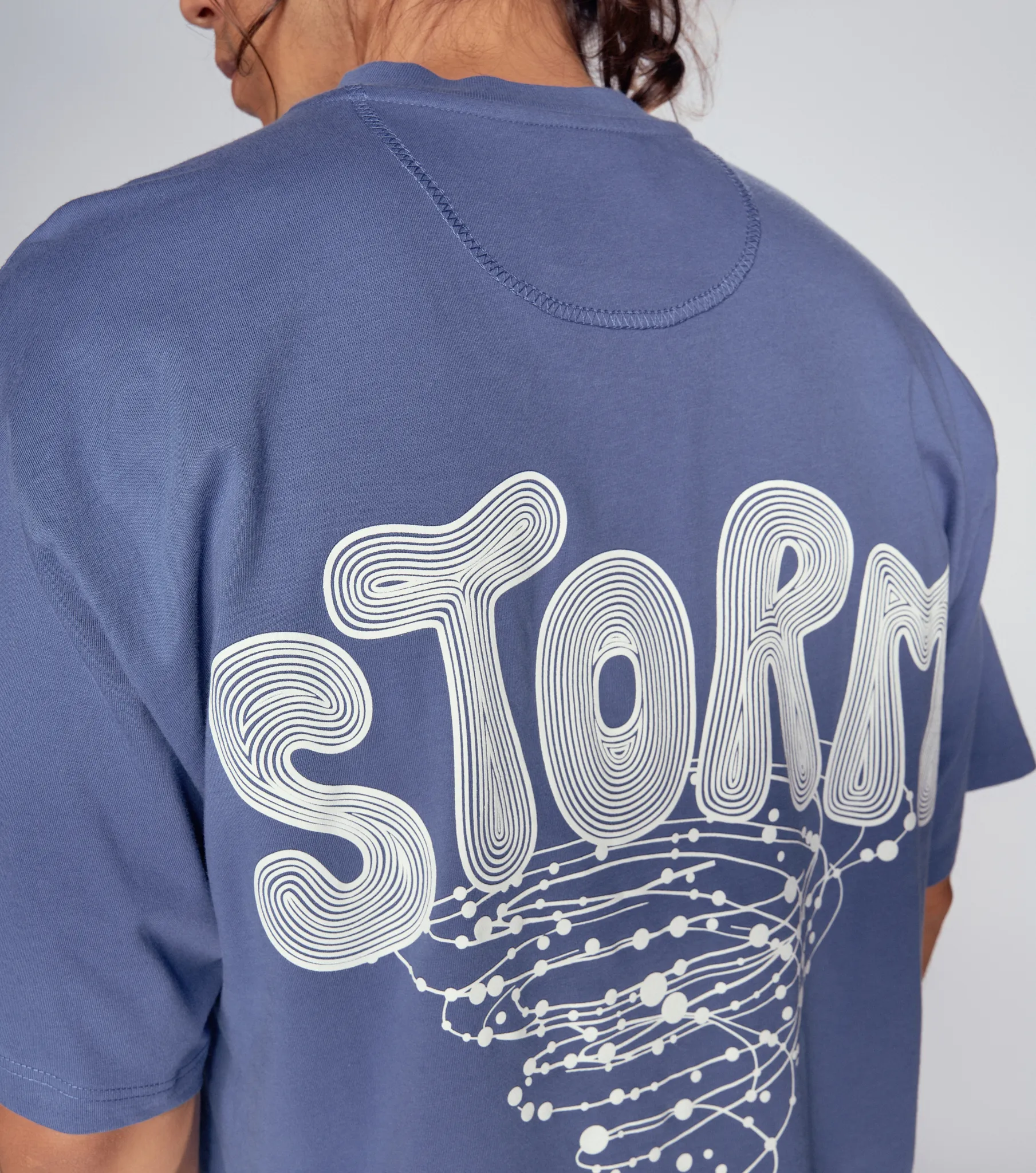 Juanse T Shirt Boxy Estampada Typer 834622 AZ