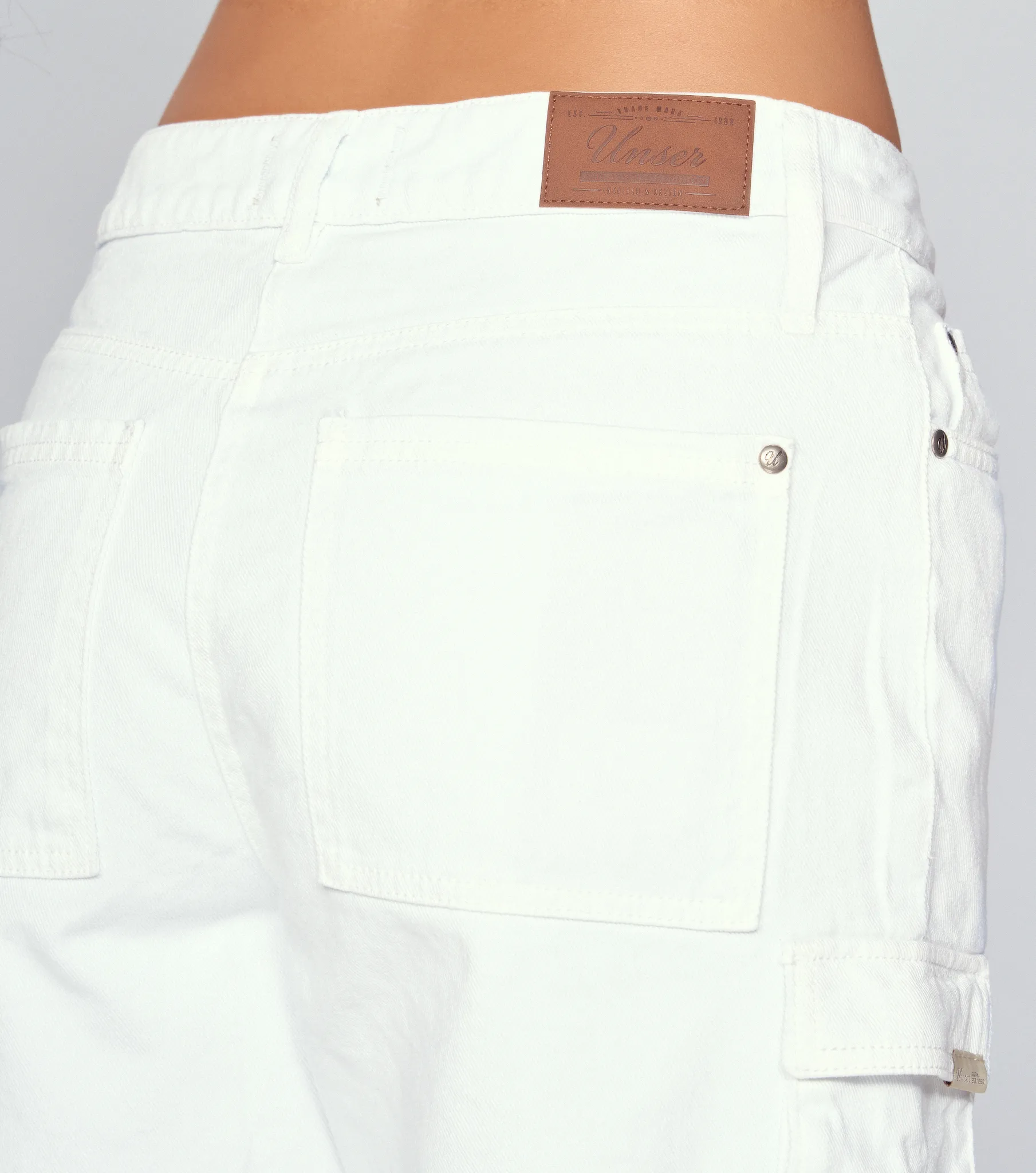 Karime Unicolor Bermuda Con Bolsillos Tipo Cargo Unser 834257 BL