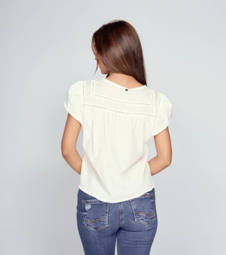 Kloe Blusa Unicolor Con Encaje Y Alforzas UnserBL