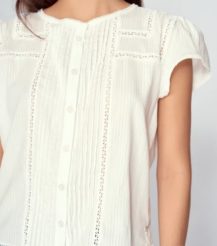 Kloe Blusa Unicolor Con Encaje Y Alforzas UnserBL