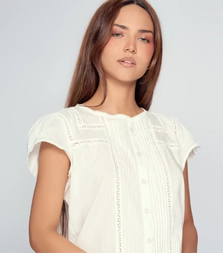 Kloe Blusa Unicolor Con Encaje Y Alforzas UnserBL