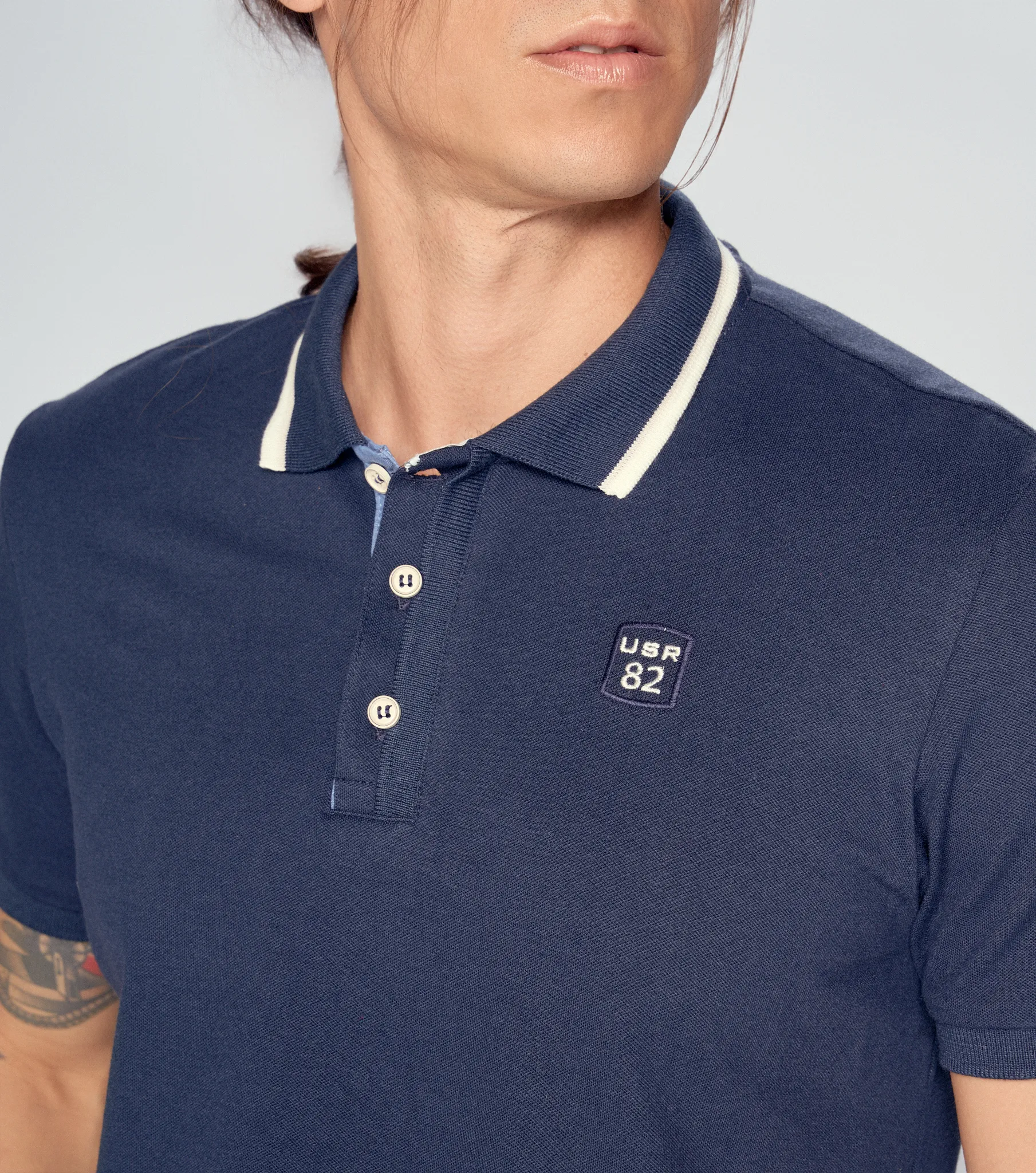 Polo Para Hombre Unicolor Molderia Comfort Manga Corta Unser 835108 AZ