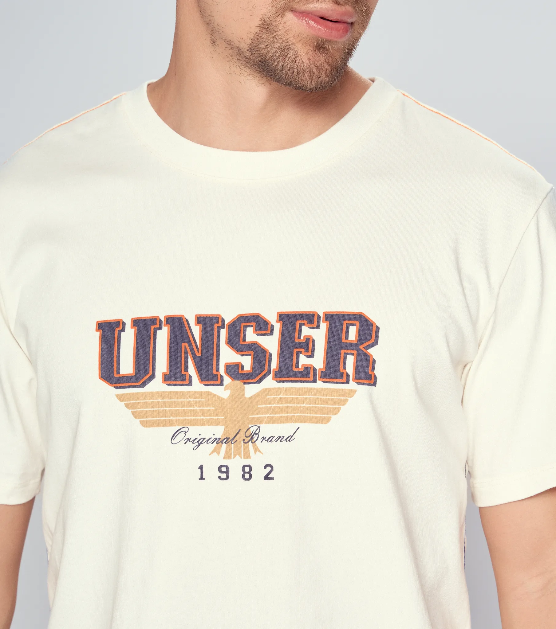 Camiseta Para Hombre Molderia Comfort Unicolor Con Estampado Unser 833903 AR