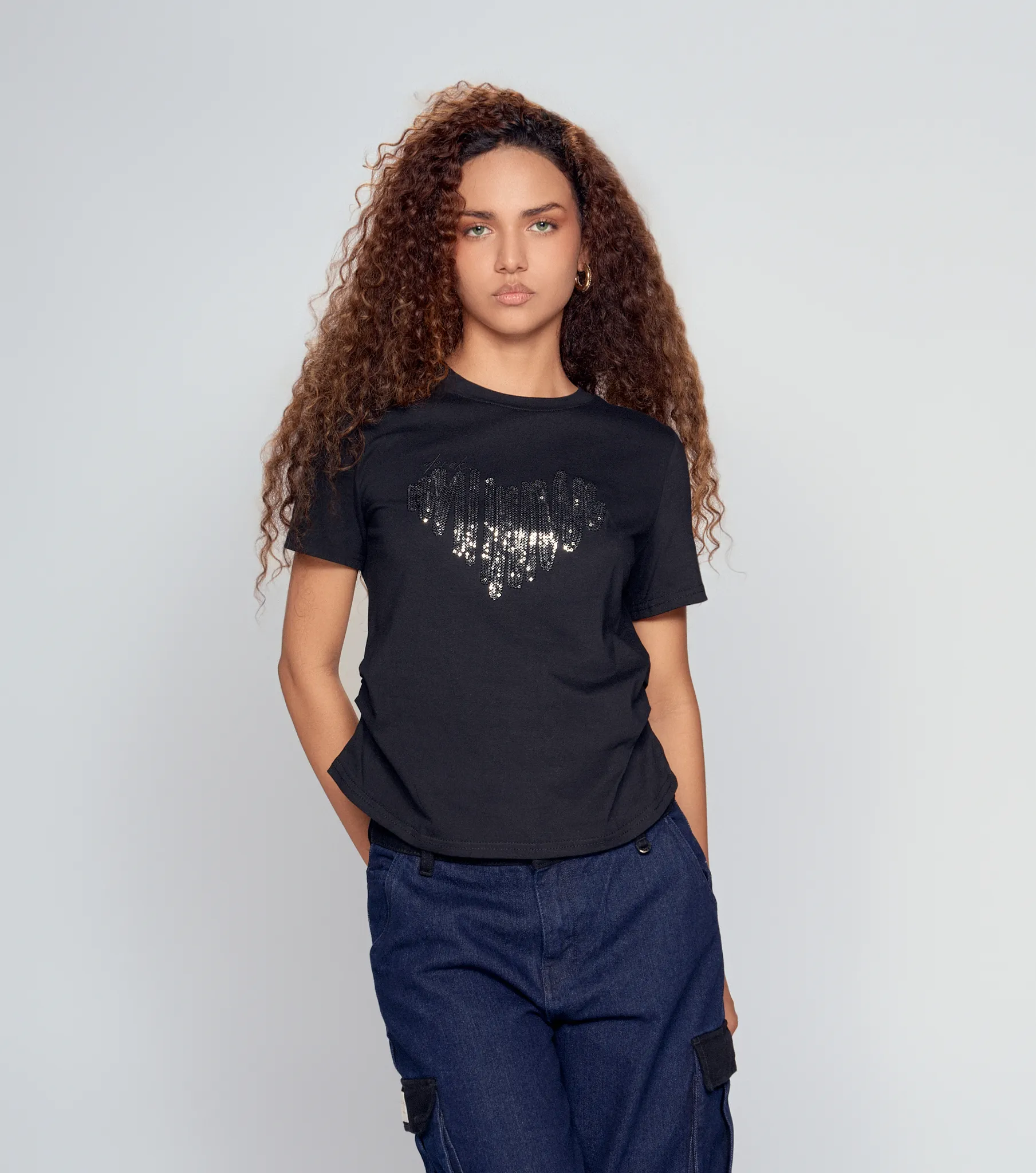 Camiseta Unicolor Con Estampado DerekNG