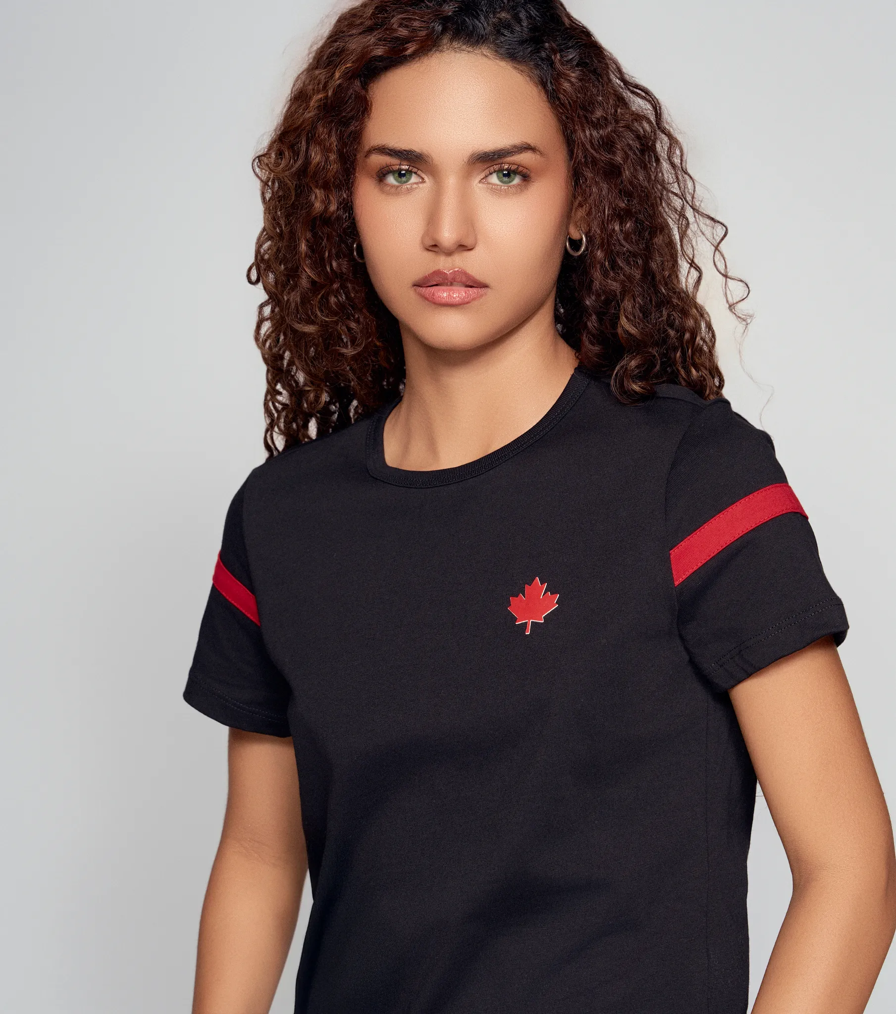 Rowanda T Shirt Regular Femenina Groggy 834572 CR