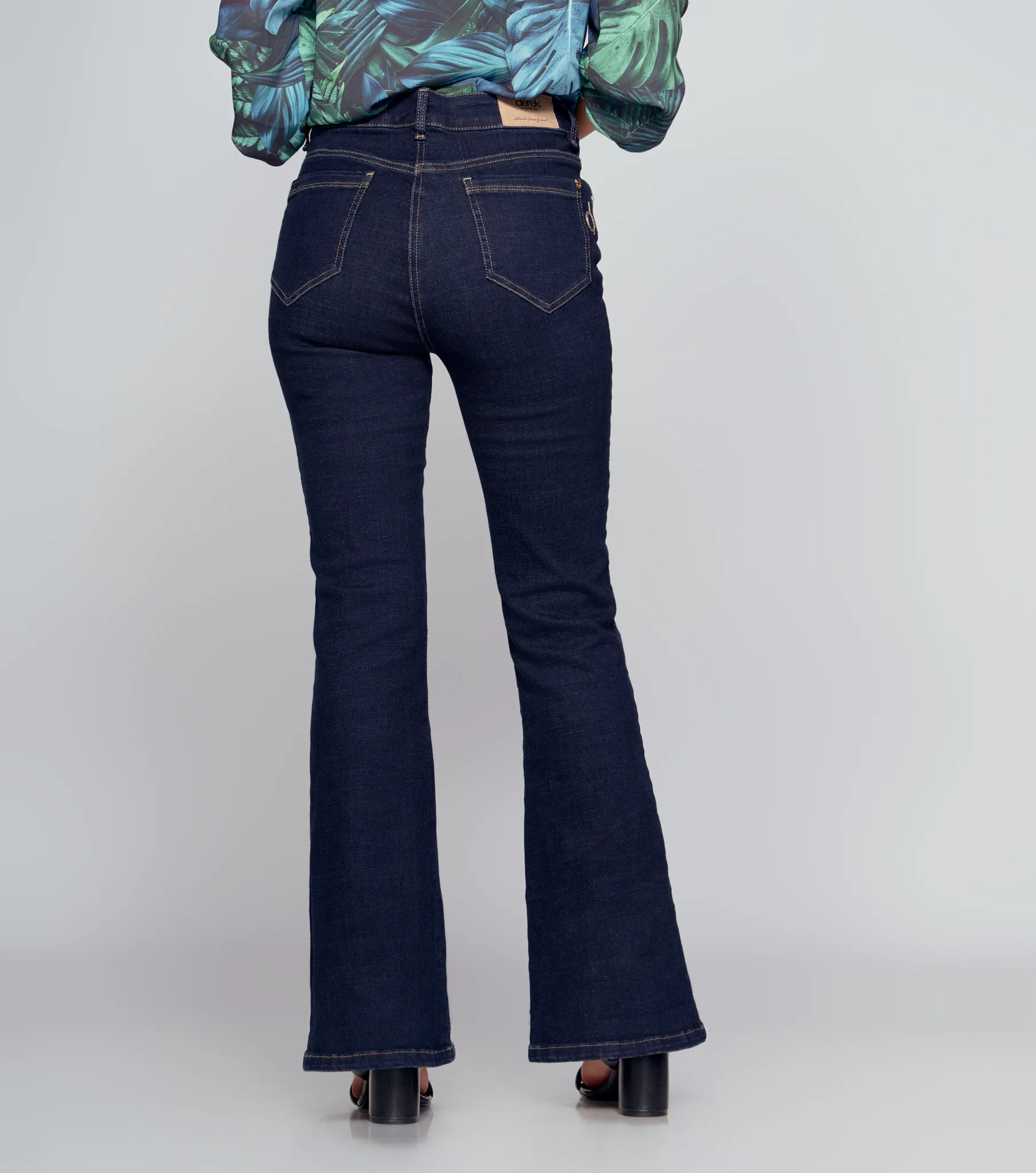 Jean Para Mujer Bota Flare Con Proceso Praga Karina Derek 834735 AZ