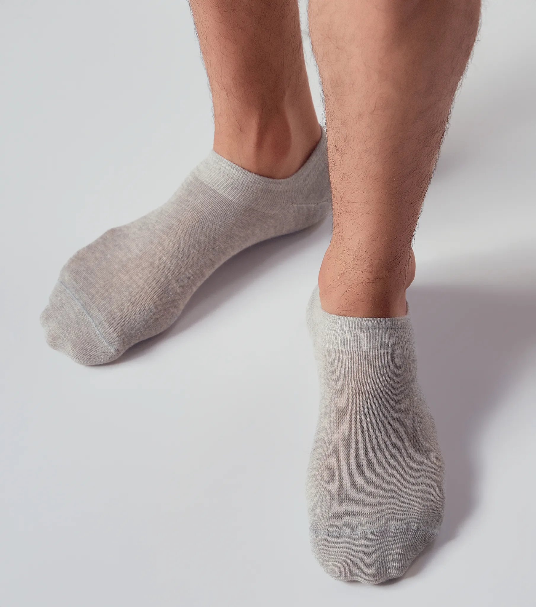 Media Para Hombre Tripack Invisible Unicolor Con Texto UnserCU