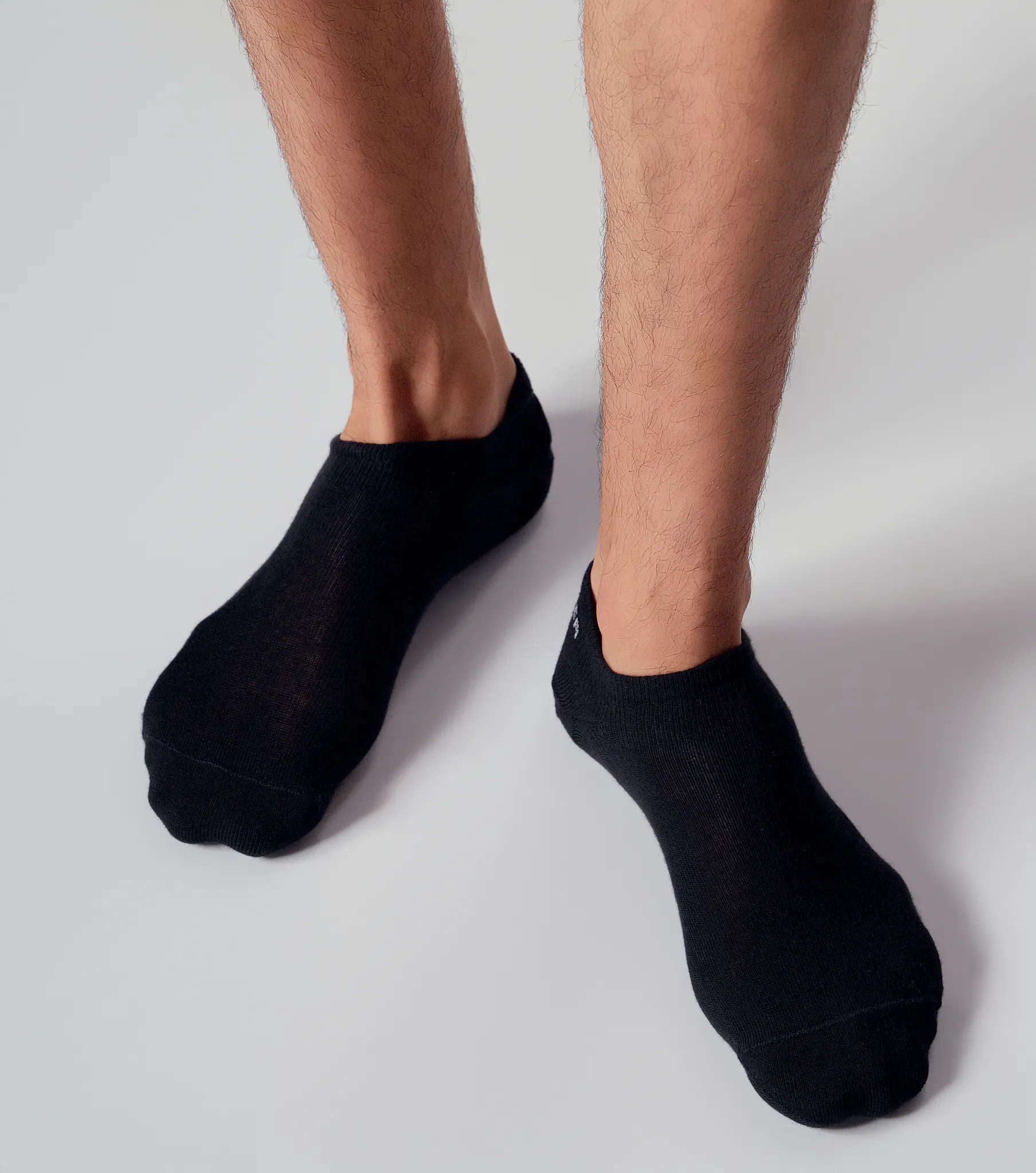 Media Para Hombre Tripack Invisible Unicolor Con Texto Unser 832962 CU